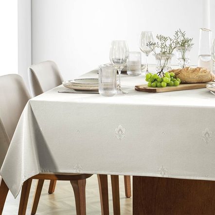 Toalha de Mesa Quadrada Karsten 8 Lugares Celebra Desirée Pérola