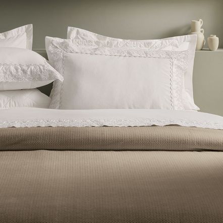 Jogo de Cama Casal 200 Fios Bordado Antônia Branco/Rosa