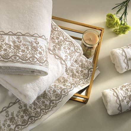 Toalha de Visita com Bordado 100% Algodão Antônia Branco/Fendi