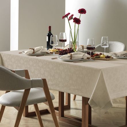 Toalha de Mesa Retangular 8 Lugares Jacquard Victória Noz Moscada