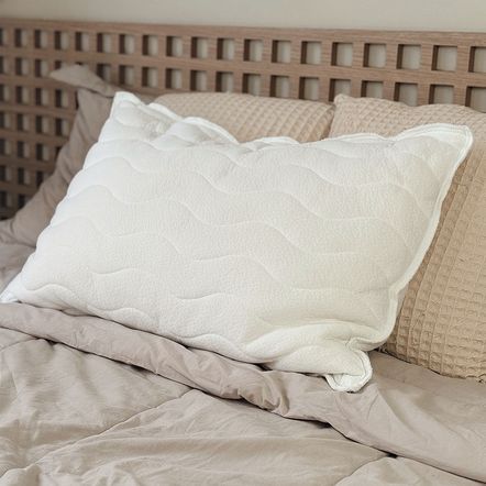 Travesseiro Karsten 100% Flocos de Látex Basic